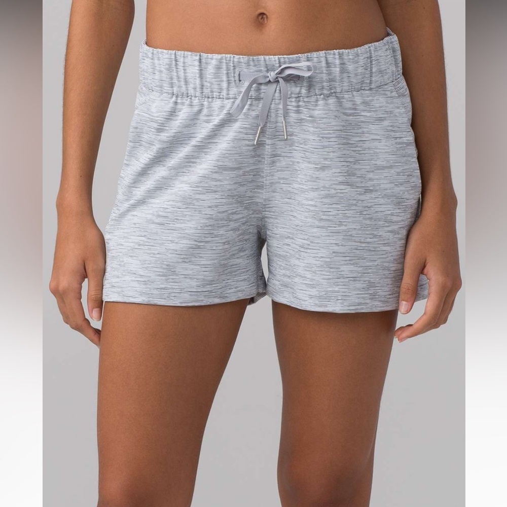 lululemon athletica Women's Gray On The Fly Shorts